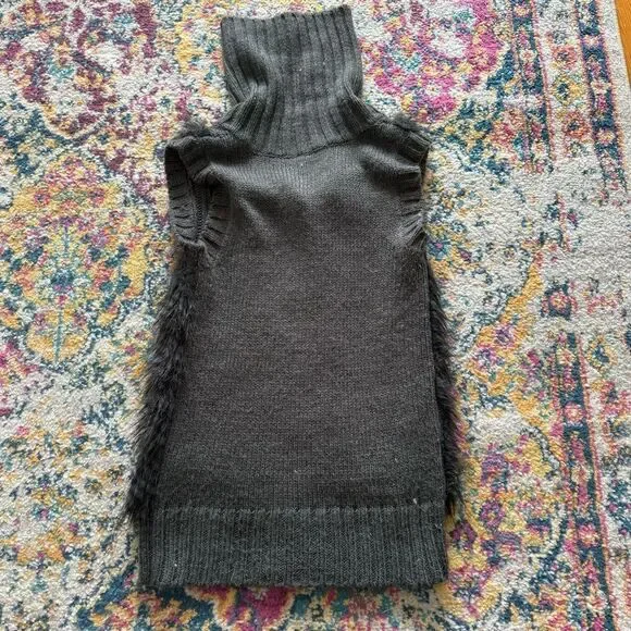 Y2K Grey Knit faux fur trim sleeveless cadigan vest - Picture 8 of 8